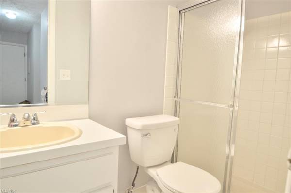 $1300.00 / 2br - 1200ft2 - Walk to crocker park63924296614146124