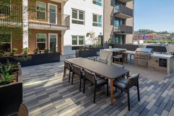$3,921 / 2br - 1240ft2 - Distribuciones versátiles, unidades de vivienda/trabajo, planos de planta de una y dos habitaciones (Grantville, Mission Valley,)63663973499009121