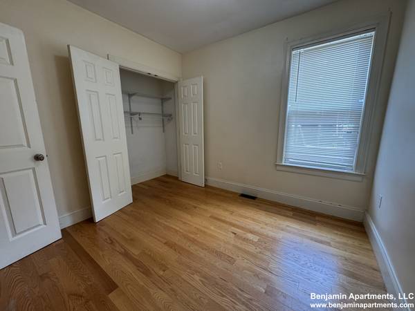 $4,200 / 4br - **NO FEE ** Allston 4 bed 2 bath with W/D in unit. Avail NOW. (Allston)63996689897603121