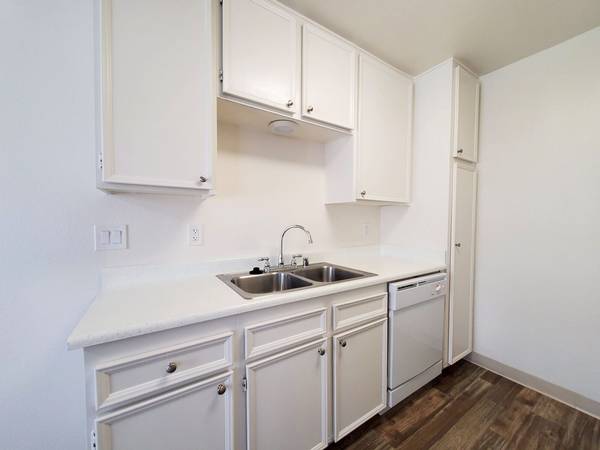 $2,145 / 2br - Casa Del Valle! 2x1 Downstairs Gated Entry! Laundry On-Site! Pool! (El Cajon)63663973622657124
