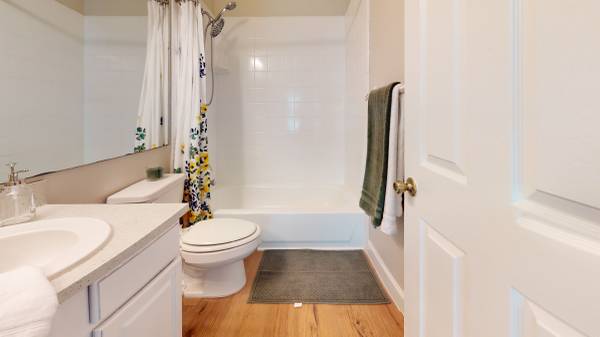 $1,450 / 2br - Precio reducido en casa adosada de 2 habitaciones/2.5 baños disponible ahora!!!!!!!!!!! (Gainesville)63822864872835122
