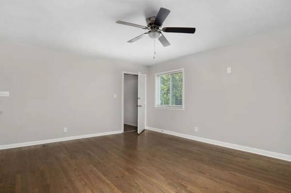 $955 / 2br - Renovated 2BR, 1-bath Apartment (Greenville, NC)63932059607170121