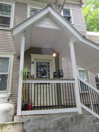$1,120 / 1br - 600ft2 - 24ED-1 ~ 1 BR NESTLED INTO A HILLSIDE WITH VIEWS OF MT. WANTASTIQUET (Brattleboro)63313368390529122