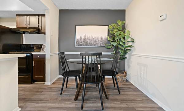 $2,047 / 3br - 1306ft2 - 🌄 1, 2 & 3 BR Apts + Townhomes in South Asheville! (Asheville)64029210527233121
