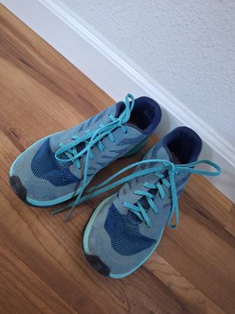 Salomon Trail Running Shoes Size 6.5 1