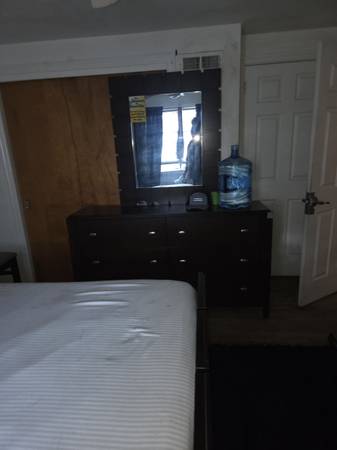 $850 / 1br - Upstairs bedroom (NORFOLK/ OCEANVIEW)63165423839235121