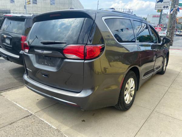 2019 Chrysler Pacifica Touring L - $8,900 (Brooklyn NY)63437673201409122