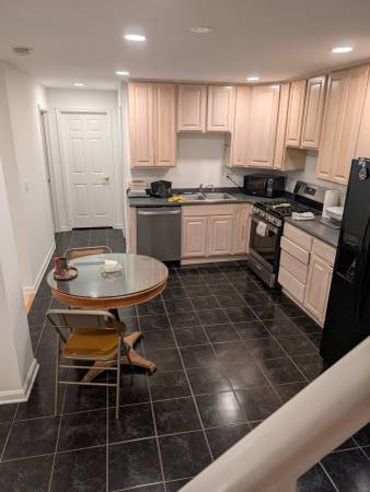 $1,000 / 1br - 1000ft2 - Sunny, quiet 1 bedroom, 1 bath near American University, Spring Valle (NW Washington, DC)64040029837697120