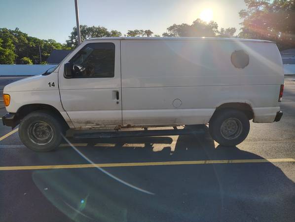 2007 Ford E250 3/4 ton cargo van ready to be put to work - $2,200 (Hobart, Indiana)63618721384065120