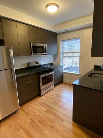 $1,900 / 2br - Unique 2bedroom Modern and washer and Dryer! Roger Park (Roger Park Chicago)63959879891202120