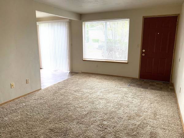 $1,295 / 2br - 756ft2 - Apartamento Southtown Corvallis - 2bd/1ba, ¡Internet Gratis y Estacionamiento Cubierto! (Corvallis)63624830202627122
