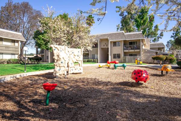$2,795 / 2br - 860ft2 - Cable Ready, Large Closets, Fitness Center-Low Dep & NO App Fee (Escondido)63663785937025124