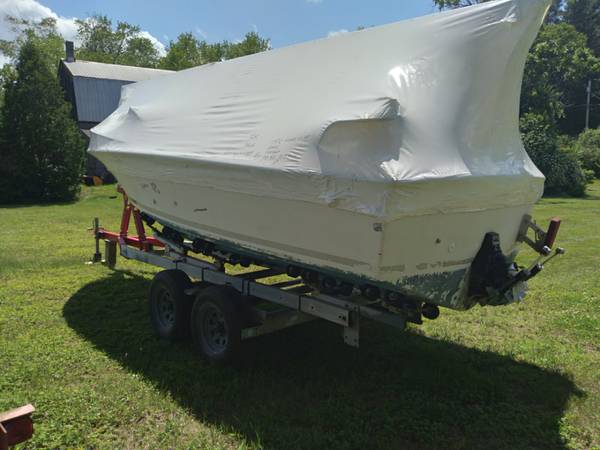 Hyliner Motorboot zum Verkauf mit Anhänger - 2.500 $ (Springfield)629269651043871211