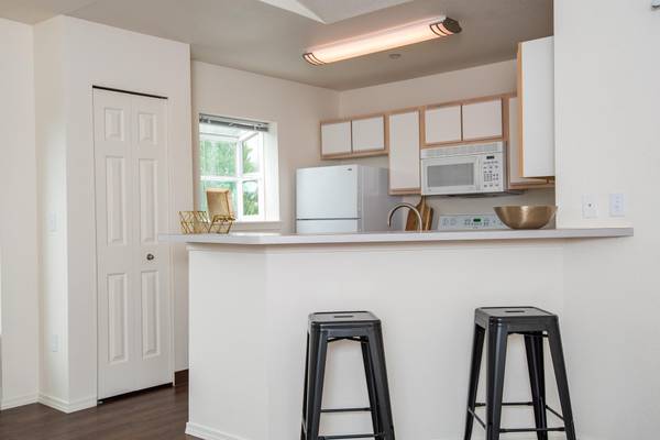 $1,982 / 2br - 1045ft2 - $1,000 Off 1st Month's Rent on Select Apartments! Call for Details. (Wilsonville - I5, 205, Tigard, Oregon City, T)63820739174273124