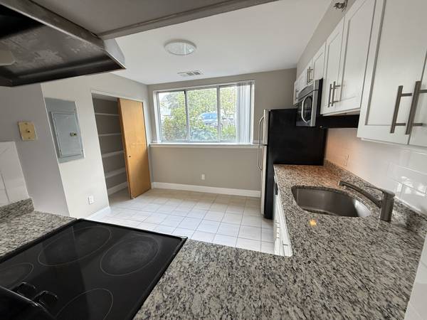 $3,300 / 2br - Spacious Brighton 2 Bed For $3,300 AVAIL NOW (Brighton)64146857119363122