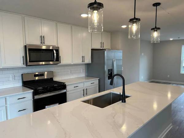 Looking for roommate for December 1 move-in