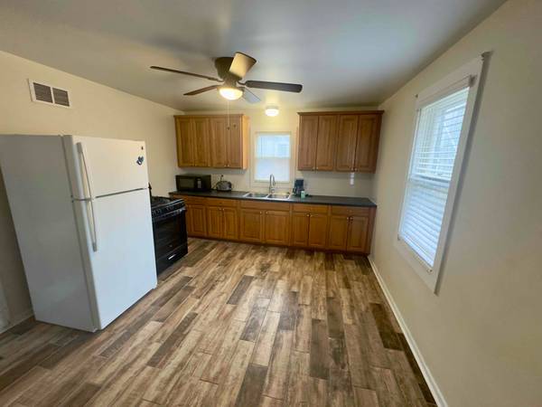$1950.00 / 2br - 1000ft2 - Hermosa casa moderna en el corazón de Lake Geneva63846716464003123
