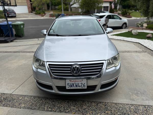 VW Passat Station Wagon 2.0T Muy Buen Estado 20-29 MPG Plata/Negro - $3,950 (Woodland Hills)63618208395009121