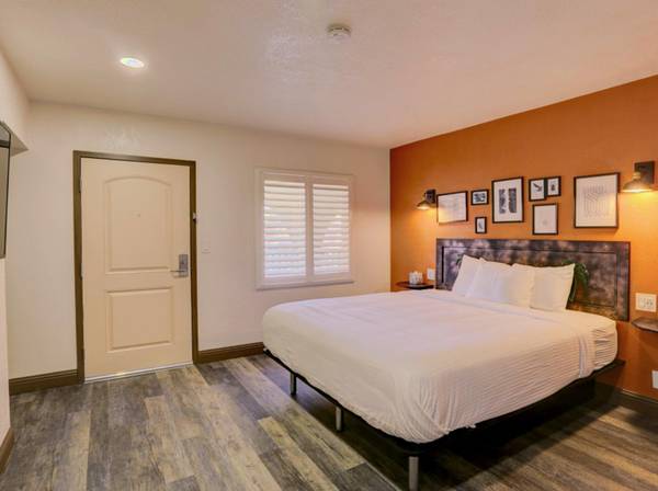 $399 / 1br - ¡TARIFA SEMANAL CON DESCUENTO! Todo incluido - WiFi, TV por cable, café de la mañana (Sur de Sacramento)64043667080067121