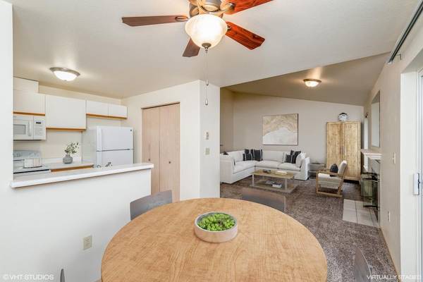 $1,570 / 1br - 762ft2 - Gym, Seasonal Pool, Medical Facilities, Microwave (Olympia)63688462463747124