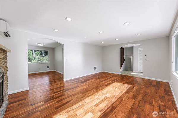 $1,175,000 / 3br - 2072ft2 - JUST LISTED | Tastefully Updated Home in Coveted Edgemoor Neighborhood (Bellingham)63935321381122124