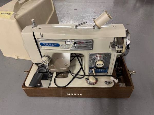 Máquina de coser Morse 4300 ZigZag de alta resistencia. - $179 (Brighton, MA)63439180412289121