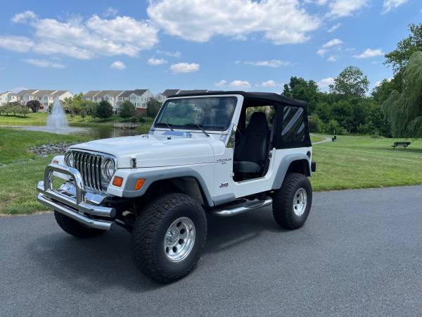 Jeep Wrangler TJ, 1998 4.0 5 velocidades 4x4. Sin óxido, para uso diario. - $10,000 (Cascadas)63616247569025120