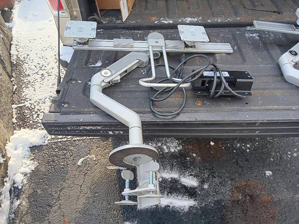 Dual Monitor Computer Bracket 1