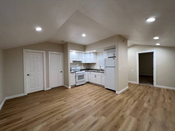 $1,850 / 2br - 893ft2 - Remodeled cottage among redwoods shared coin-op laundry, 1 car garage (russian river)63880130279425121