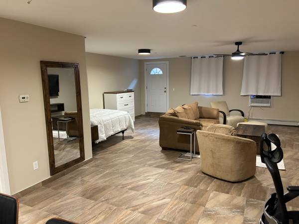 $1,900 / 1100ft2 - FULLY FURNISHED LARGE STUDIO APT with ALL UTILITIES INCLUDED (Ozone Park)63788408574211122