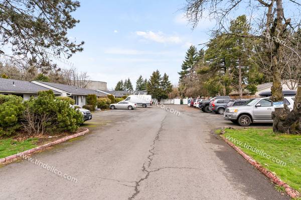 $1,295 / 2br - 768ft2 - ¡$500 de descuento en el segundo mes! Vivienda en planta baja con estacionamiento asignado (Portland)63841708853123120