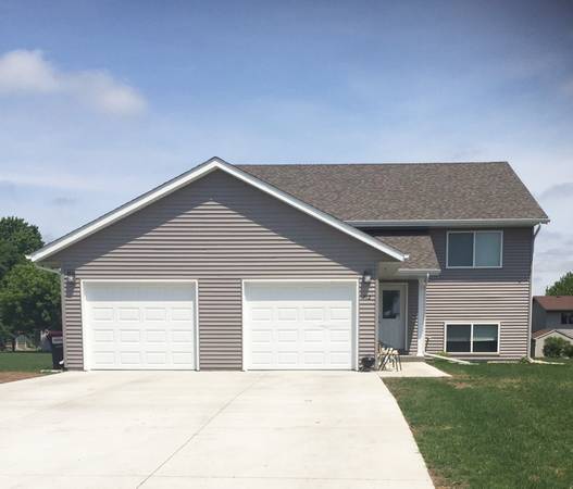 $1,525 / 2br - 1283ft2 - Two-Bedroom in Duplex in Belle Plaine - Close to Twin Cities! (Belle Plaine)64048421053827120