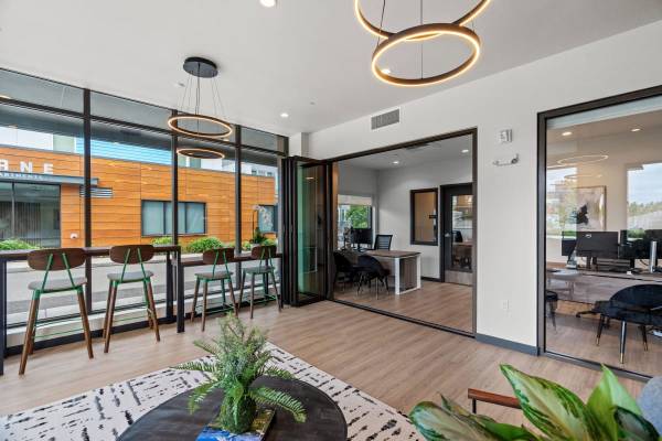 $1,950 / 516ft2 - Spacious Studio w Walk In Closet - Full Kitchen - 8 Weeks Free (Northgate)63659566868225124