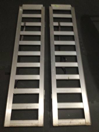 Aluminum loading ramps 1