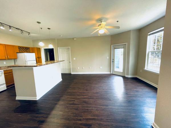 $1,349 / 1br - 847ft2 - 1 bedroom #301  1 Month Base Rent Free/Credited App and admin fees (Asheville)64029375447937121