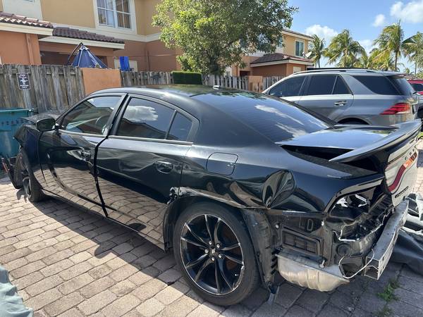 2018 Dodge Charger SXT - $9,000 (Homestead)63479355918721123