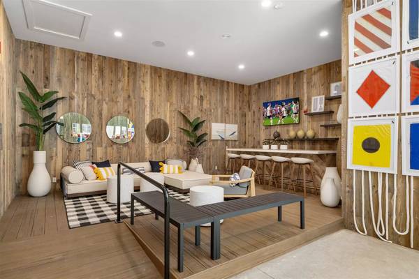 $1,830 / 1br - 773ft2 - Dream Bigger, Live Better: Move in Today! (Silverdale)63850640286977122