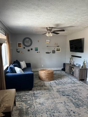 $2100.00 / 3br - 1276ft2 - Updated Home in the Charming St. Andrews Area63910447873666122