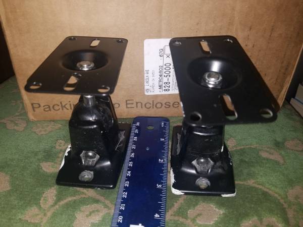 Bookshelf Speaker mount 1
