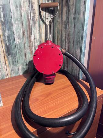 Vintage Wards Riverside Hand Pump 1