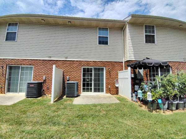 $1125.00 / 2br - 948ft2 - Wonderful 2 Bed Townhouse in Lynchburg | 1.5 Bath | $1125/mo63851970910337121