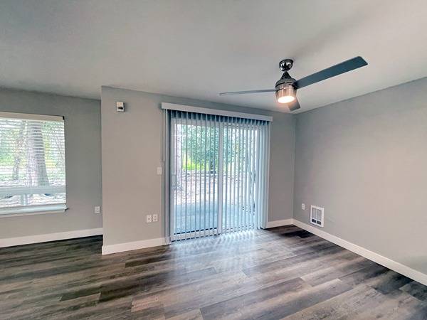 $3,499 / 3br - 1205ft2 - 3/bd 2/ba apt, Bellevue area, Modern kitchen, Pet-friendly home, Patio (Redmond/Bellevue/Microsoft)63814635915011122