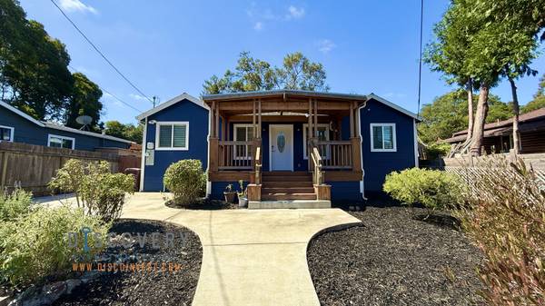$3,900 / 3br - 1127ft2 - Stylish 3 Bedroom Retreat in the Oakland Hills (oakland hills / mills)63850428289281120