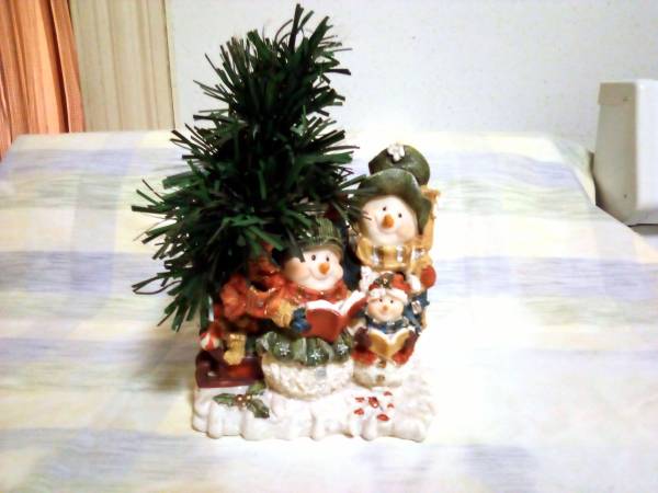 Lighted Snow Family Caroling 1