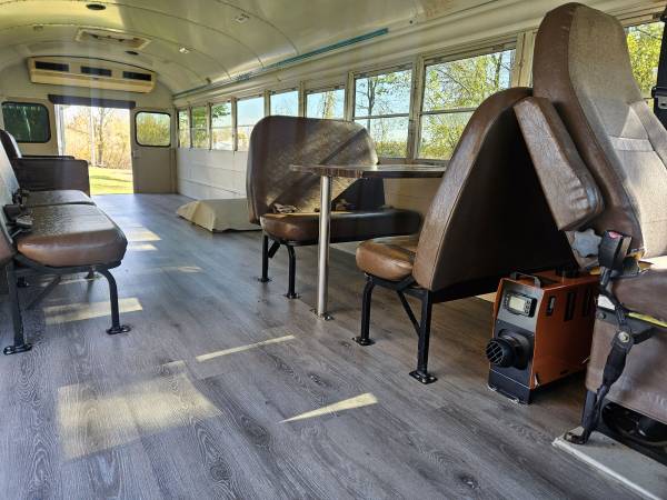 2004 SKOOLIE. Turn key ready for fun. DT466 - Auto Allison - Air ride Suspension 1