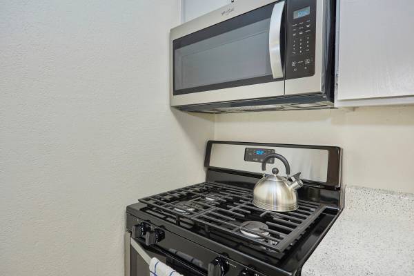 $2,539 / 2br - 860ft2 - Áreas de Juego, Barra de Desayuno, Áreas para Picnic (18414 W. Jakes Way, Canyon Country, CA)63700996863619124