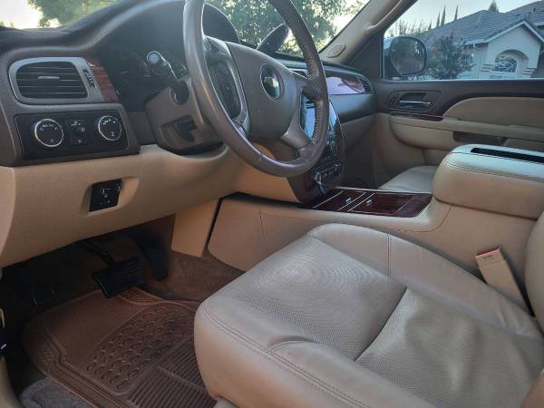 2011 Chevy Suburban 1500 LTZ - $13,500 (SFV - LA)63476707288579124