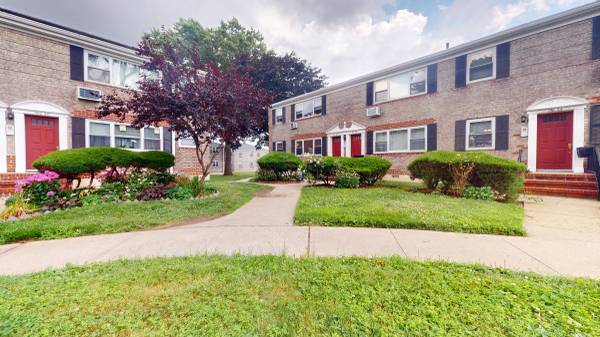 $439,000 / 2br - Opportunity for Spacious Renovated 2Br Co-op Garden Apt in Flushing (Flushing)63854482196097120