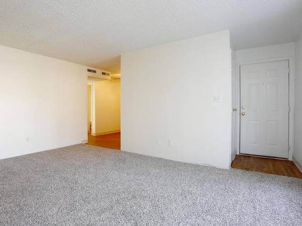 1 Online Services, Dishwasher, Air Conditioning, Eat-in Kitchen 1