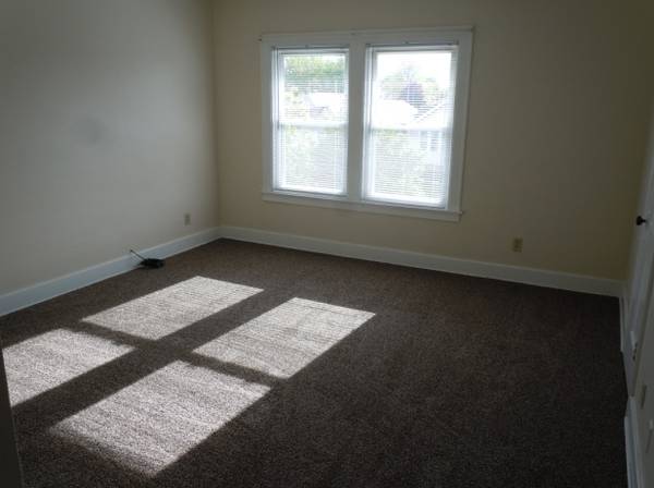 $825 / 2br - 2-BEDROOM, 1-BATH APARTMENT (Robertsdale/Whiting, IN)63959741532162122